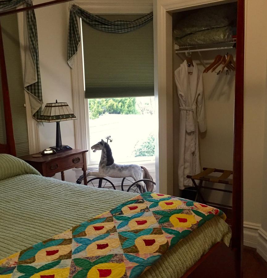 Puritan Room,531476559:JPEG